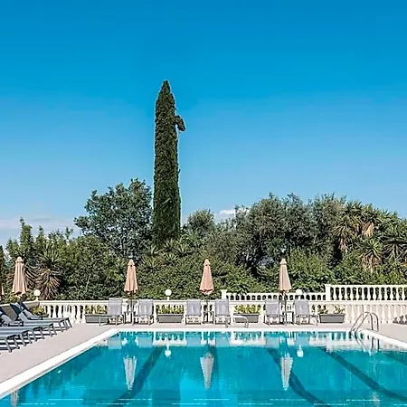Pelithea Family Resort מלון